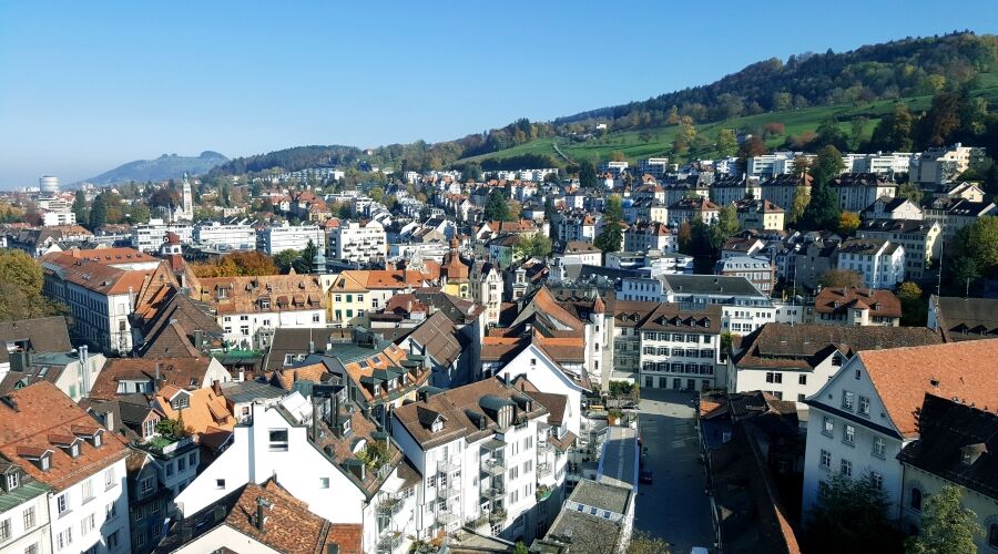 Berichte schreiben in der Arbeitsintegration mit und ohne KI (St. Gallen)